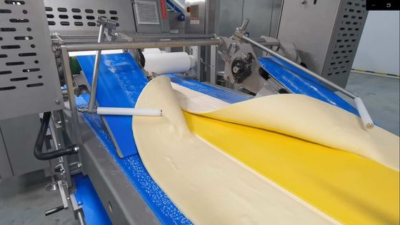購入 マーガリンの詰物のこね粉のラミネータ機械は自動脂肪質の供給システムが付いているモーターを縫います オンライン製造