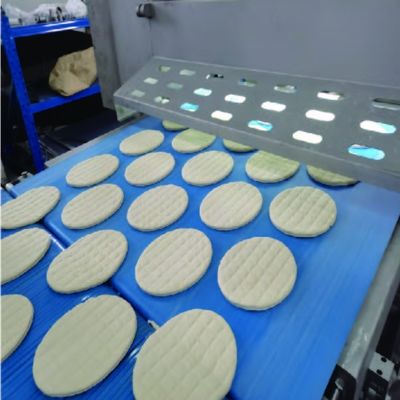 購入 産業こね粉の広がるシステムが付いている高いオートメーション ピザ生産ライン オンライン製造