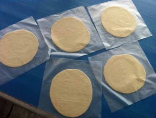 購入 機械SU 304材料を作る機械/こね粉の球を作る高いオートメーションParatha オンライン製造