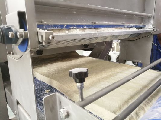 購入 高く適用範囲が広いクロワッサン ライン、脂肪質の折る装置が付いている自動ラミネーション機械 オンライン製造