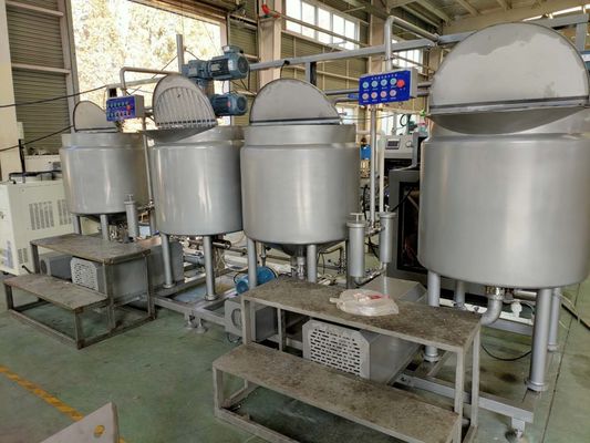 購入 4混合の容器のケーキの生産ラインは3.5m×2.5m×2.2m次元のモーターを縫います オンライン製造