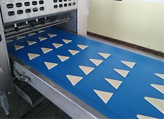 購入 20g-120gクロワッサンを作るための3000-11000pcs/h容量の半自動/フル オートのクロワッサンの生産ライン online manufacture